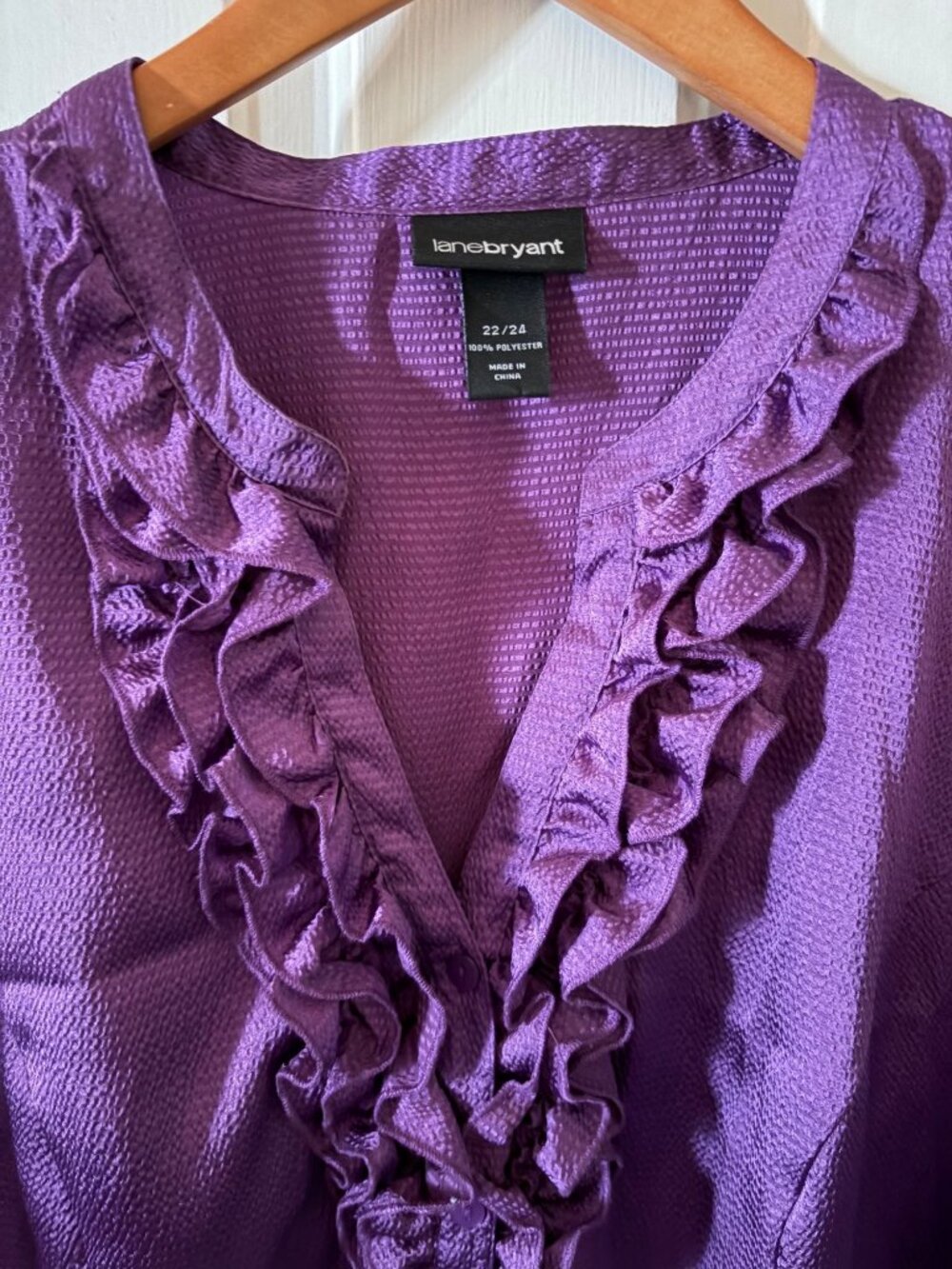 Lane Bryant Purple Blouse V-Neckline Ruffle Short Sleeve Size 22/24 - Picture 3 of 8